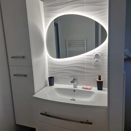 Baie Du Mont Saint Michel, Petite Maison Neuve *