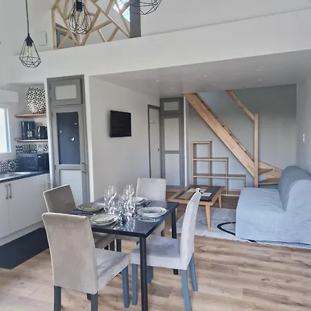 Baie Du Mont Saint Michel, Petite Maison Neuve بونتورسون