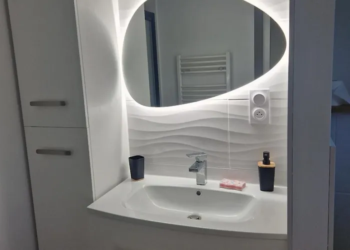 Baie Du Mont Saint Michel, Petite Maison Neuve *